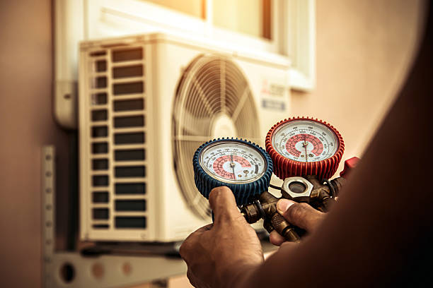 Professional Ac Installation technician working in Bellport, NY